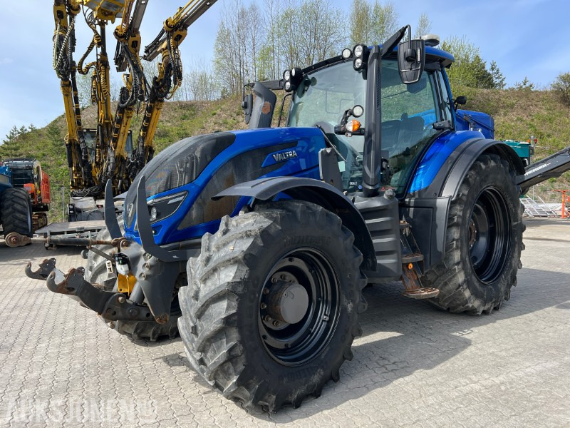 Valtra T234 m/fronthydraulikk,pto og brøytefeste - Traktor: slika Valtra T234 m/fronthydraulikk,pto og brøytefeste - Traktor Valtra T234 m/fronthydraulikk,pto og brøytefeste - Traktor: slika Valtra T234 m/fronthydraulikk,pto og brøytefeste - Traktor