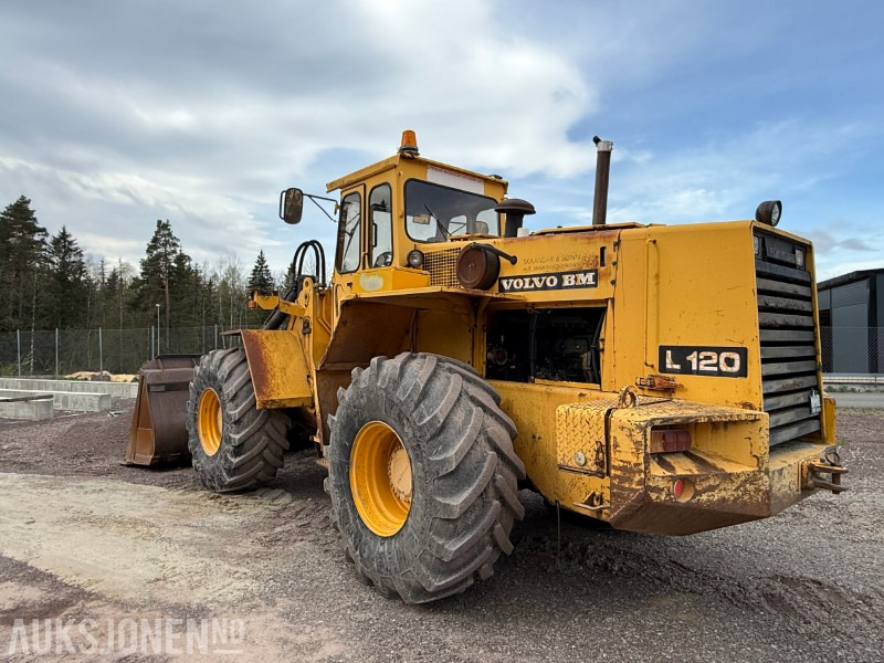 Volvo L120 Hjullaster - 4x4 - Gjerstad 2900L skuff - Nylig byttet dekk - Vekt montert - Utovarivač na kotačima: slika Volvo L120 Hjullaster - 4x4 - Gjerstad 2900L skuff - Nylig byttet dekk - Vekt montert - Utovarivač na kotačima Volvo L120 Hjullaster - 4x4 - Gjerstad 2900L skuff - Nylig byttet dekk - Vekt montert - Utovarivač na kotačima: slika Volvo L120 Hjullaster - 4x4 - Gjerstad 2900L skuff - Nylig byttet dekk - Vekt montert - Utovarivač na kotačima