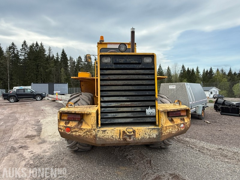 Volvo L120 Hjullaster - 4x4 - Gjerstad 2900L skuff - Nylig byttet dekk - Vekt montert - Utovarivač na kotačima: slika Volvo L120 Hjullaster - 4x4 - Gjerstad 2900L skuff - Nylig byttet dekk - Vekt montert - Utovarivač na kotačima Volvo L120 Hjullaster - 4x4 - Gjerstad 2900L skuff - Nylig byttet dekk - Vekt montert - Utovarivač na kotačima: slika Volvo L120 Hjullaster - 4x4 - Gjerstad 2900L skuff - Nylig byttet dekk - Vekt montert - Utovarivač na kotačima
