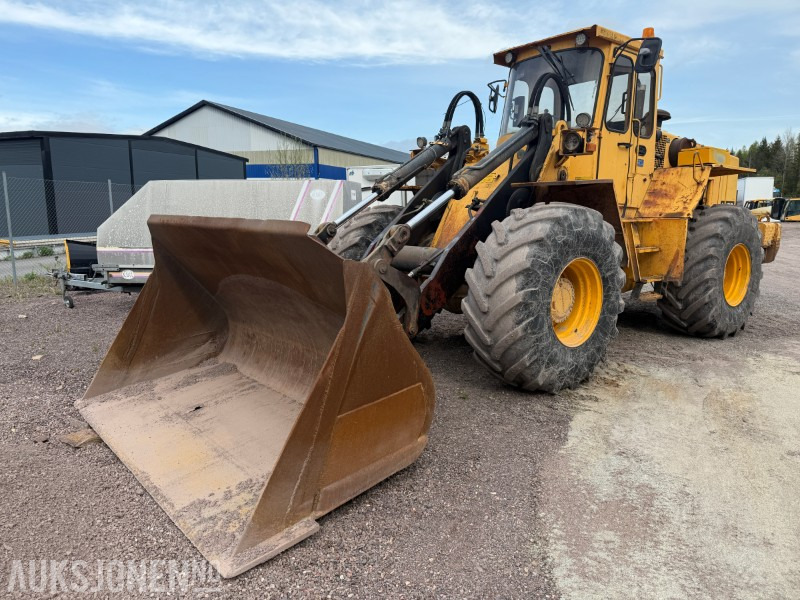 Volvo L120 Hjullaster - 4x4 - Gjerstad 2900L skuff - Nylig byttet dekk - Vekt montert - Utovarivač na kotačima: slika Volvo L120 Hjullaster - 4x4 - Gjerstad 2900L skuff - Nylig byttet dekk - Vekt montert - Utovarivač na kotačima Volvo L120 Hjullaster - 4x4 - Gjerstad 2900L skuff - Nylig byttet dekk - Vekt montert - Utovarivač na kotačima: slika Volvo L120 Hjullaster - 4x4 - Gjerstad 2900L skuff - Nylig byttet dekk - Vekt montert - Utovarivač na kotačima