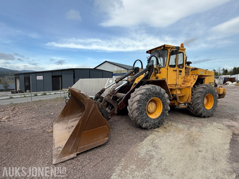 Volvo L120 Hjullaster - 4x4 - Gjerstad 2900L skuff - Nylig byttet dekk - Vekt montert - Utovarivač na kotačima: slika Volvo L120 Hjullaster - 4x4 - Gjerstad 2900L skuff - Nylig byttet dekk - Vekt montert - Utovarivač na kotačima Volvo L120 Hjullaster - 4x4 - Gjerstad 2900L skuff - Nylig byttet dekk - Vekt montert - Utovarivač na kotačima: slika Volvo L120 Hjullaster - 4x4 - Gjerstad 2900L skuff - Nylig byttet dekk - Vekt montert - Utovarivač na kotačima