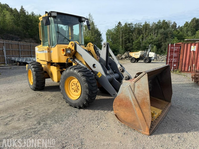 Volvo L50B hjullaster / 12817 timer / skuffe / skjermer - Utovarivač na kotačima: slika Volvo L50B hjullaster / 12817 timer / skuffe / skjermer - Utovarivač na kotačima Volvo L50B hjullaster / 12817 timer / skuffe / skjermer - Utovarivač na kotačima: slika Volvo L50B hjullaster / 12817 timer / skuffe / skjermer - Utovarivač na kotačima