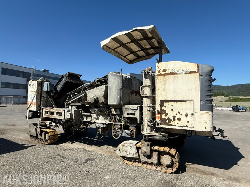 Wirtgen SP25 Glidestøpemaskin - 11688 Arbeidstimer - 118kW/158HP - Građevinska oprema: slika Wirtgen SP25 Glidestøpemaskin - 11688 Arbeidstimer - 118kW/158HP - Građevinska oprema Wirtgen SP25 Glidestøpemaskin - 11688 Arbeidstimer - 118kW/158HP - Građevinska oprema: slika Wirtgen SP25 Glidestøpemaskin - 11688 Arbeidstimer - 118kW/158HP - Građevinska oprema