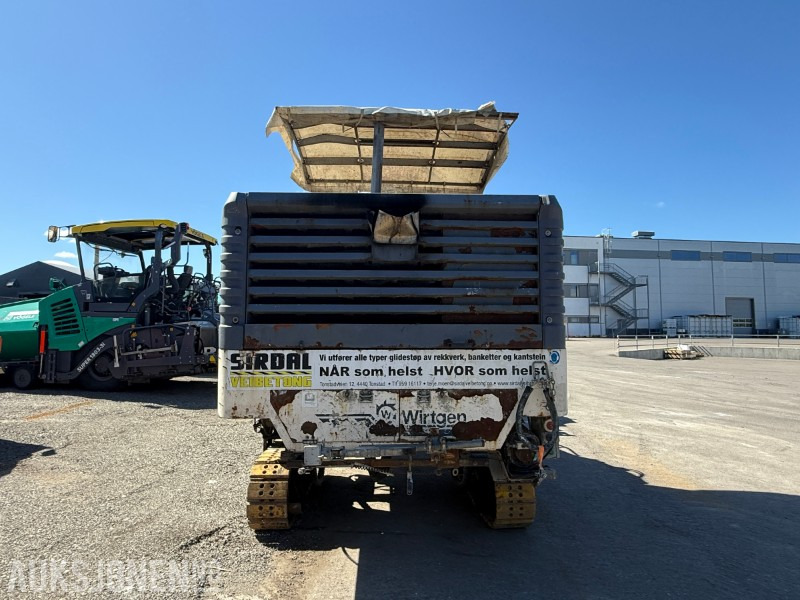 Wirtgen SP25 Glidestøpemaskin - 11688 Arbeidstimer - 118kW/158HP - Građevinska oprema: slika Wirtgen SP25 Glidestøpemaskin - 11688 Arbeidstimer - 118kW/158HP - Građevinska oprema Wirtgen SP25 Glidestøpemaskin - 11688 Arbeidstimer - 118kW/158HP - Građevinska oprema: slika Wirtgen SP25 Glidestøpemaskin - 11688 Arbeidstimer - 118kW/158HP - Građevinska oprema