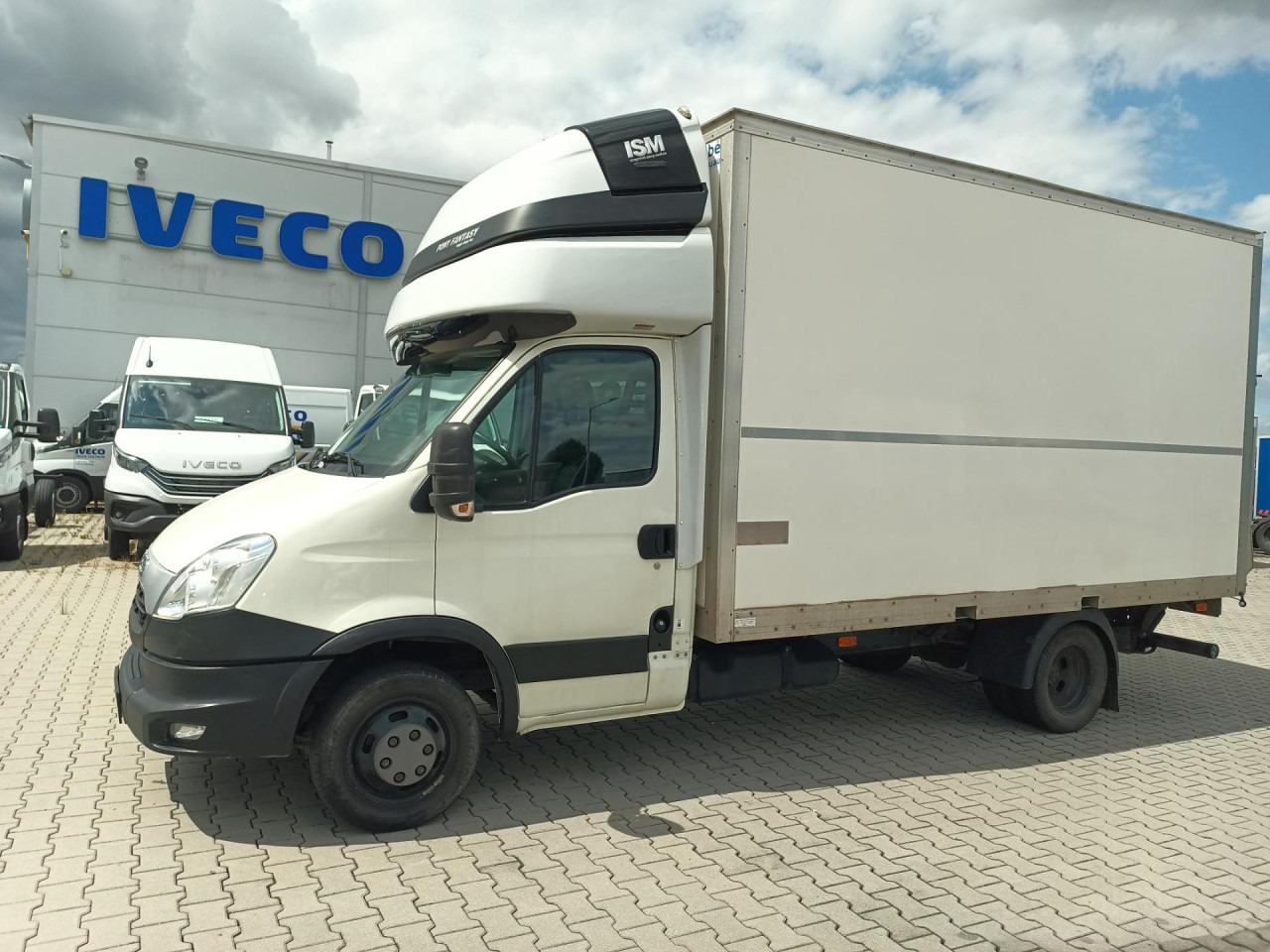 IVECO Daily 35C15 3,0l - Dostavno vozilo sa zatvorenim sandukom: slika IVECO Daily 35C15 3,0l - Dostavno vozilo sa zatvorenim sandukom IVECO Daily 35C15 3,0l - Dostavno vozilo sa zatvorenim sandukom: slika IVECO Daily 35C15 3,0l - Dostavno vozilo sa zatvorenim sandukom