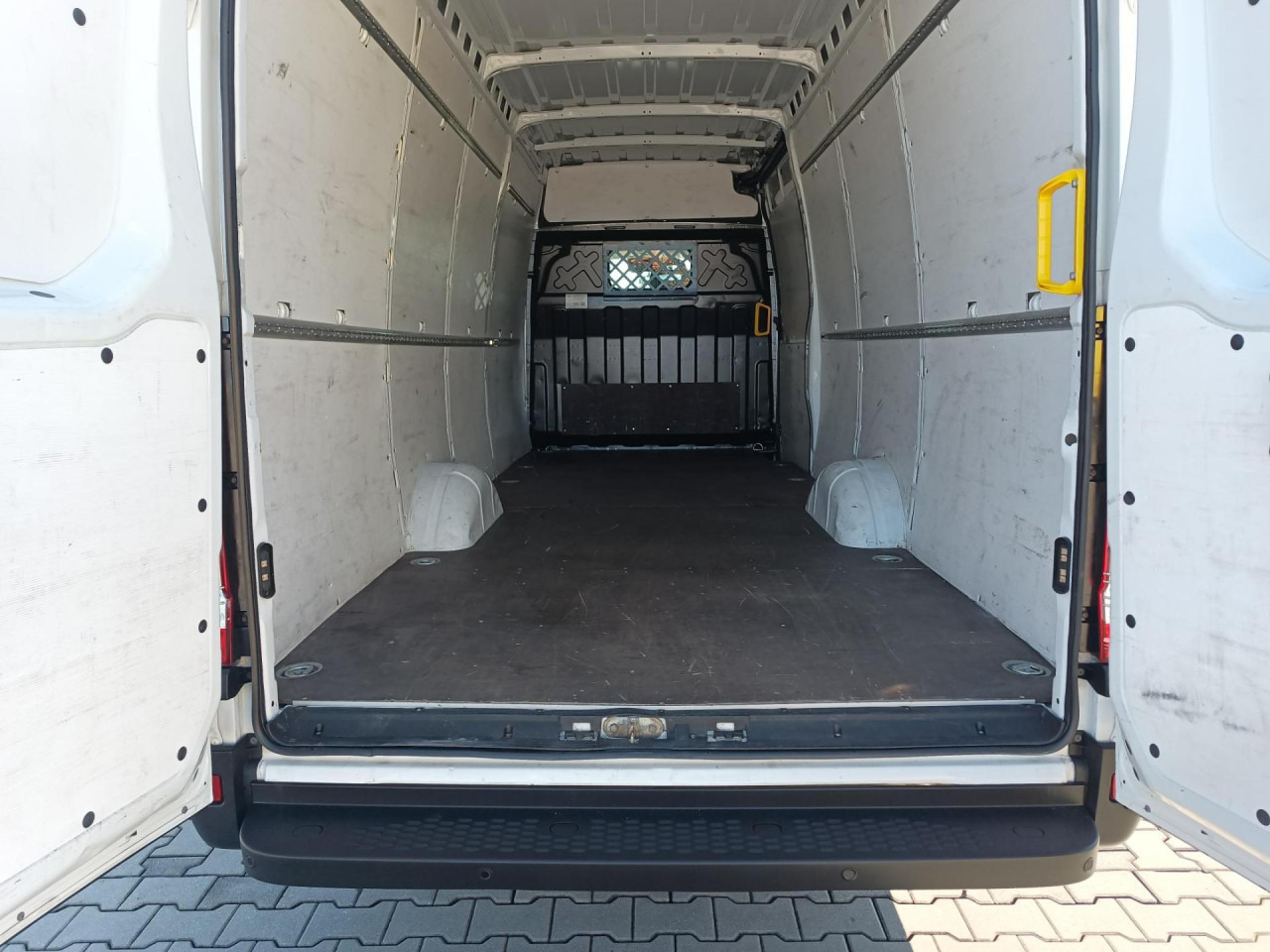 Zakup IVECO Daily 35S16A8V IVECO Daily 35S16A8V: slika Zakup IVECO Daily 35S16A8V IVECO Daily 35S16A8V
