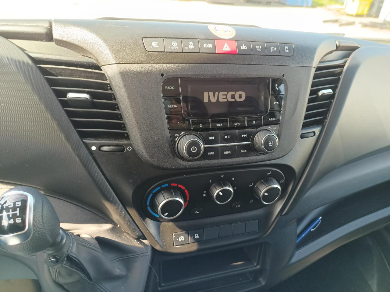 IVECO Daily 35S16V - Furgon: slika IVECO Daily 35S16V - Furgon IVECO Daily 35S16V - Furgon: slika IVECO Daily 35S16V - Furgon