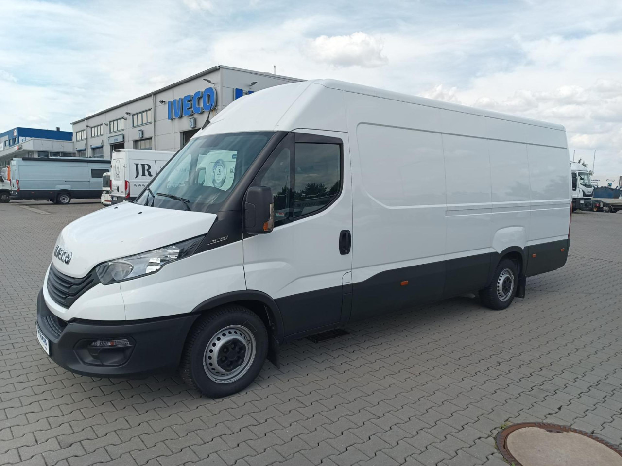 IVECO Daily 35S16V - Furgon: slika IVECO Daily 35S16V - Furgon IVECO Daily 35S16V - Furgon: slika IVECO Daily 35S16V - Furgon
