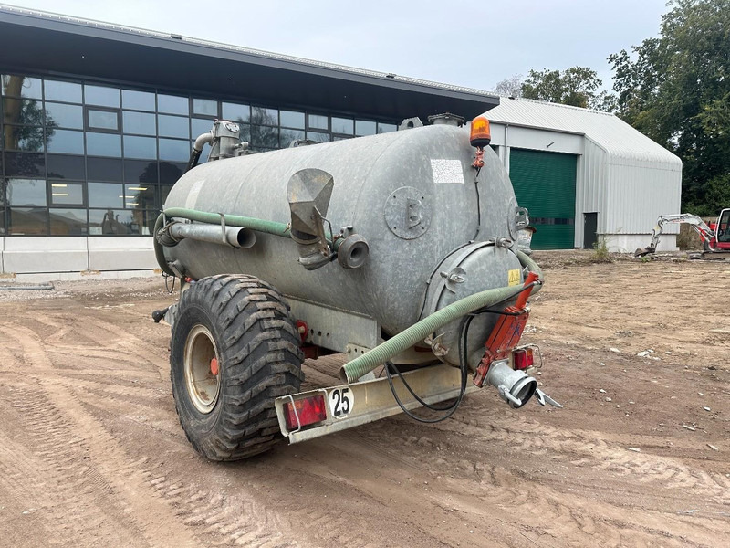 Agrimat CHEE 65 6500 liter - Prikolica cisterna: slika Agrimat CHEE 65 6500 liter - Prikolica cisterna Agrimat CHEE 65 6500 liter - Prikolica cisterna: slika Agrimat CHEE 65 6500 liter - Prikolica cisterna