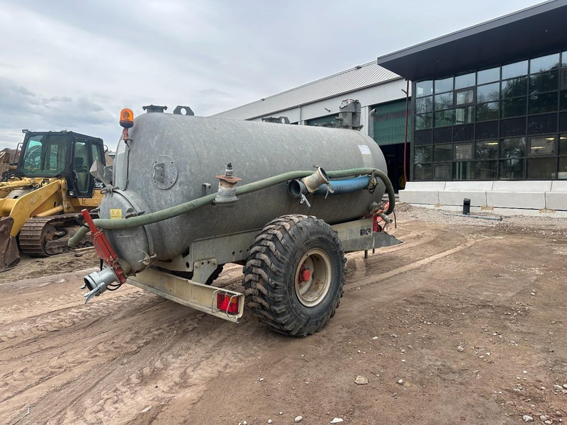 Agrimat CHEE 65 6500 liter - Prikolica cisterna: slika Agrimat CHEE 65 6500 liter - Prikolica cisterna Agrimat CHEE 65 6500 liter - Prikolica cisterna: slika Agrimat CHEE 65 6500 liter - Prikolica cisterna