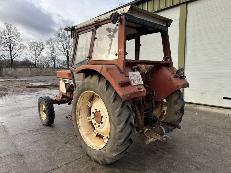 International 845 - Traktor: slika International 845 - Traktor International 845 - Traktor: slika International 845 - Traktor