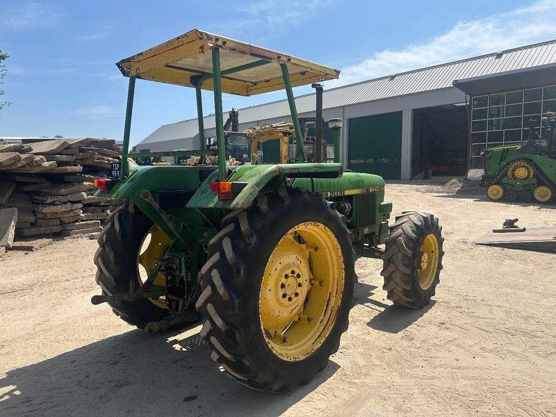 Traktor s visokim klirensom John Deere 1640 4x4: slika Traktor s visokim klirensom John Deere 1640 4x4 Traktor s visokim klirensom John Deere 1640 4x4: slika Traktor s visokim klirensom John Deere 1640 4x4