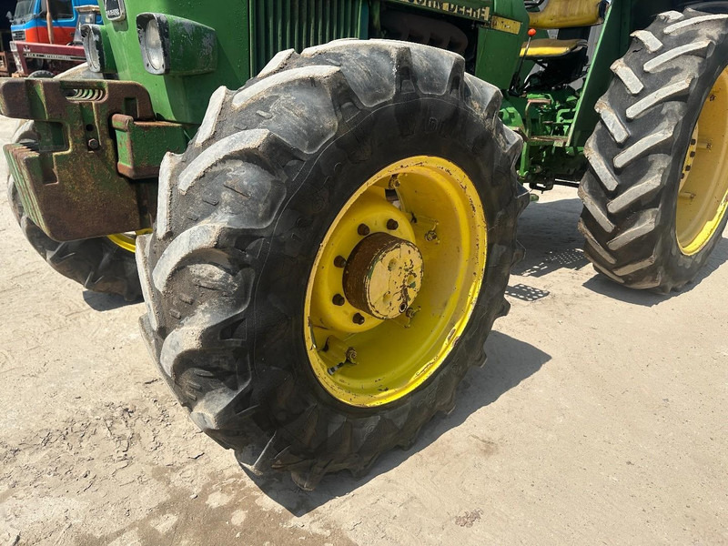 Traktor s visokim klirensom John Deere 1640 4x4: slika Traktor s visokim klirensom John Deere 1640 4x4 Traktor s visokim klirensom John Deere 1640 4x4: slika Traktor s visokim klirensom John Deere 1640 4x4