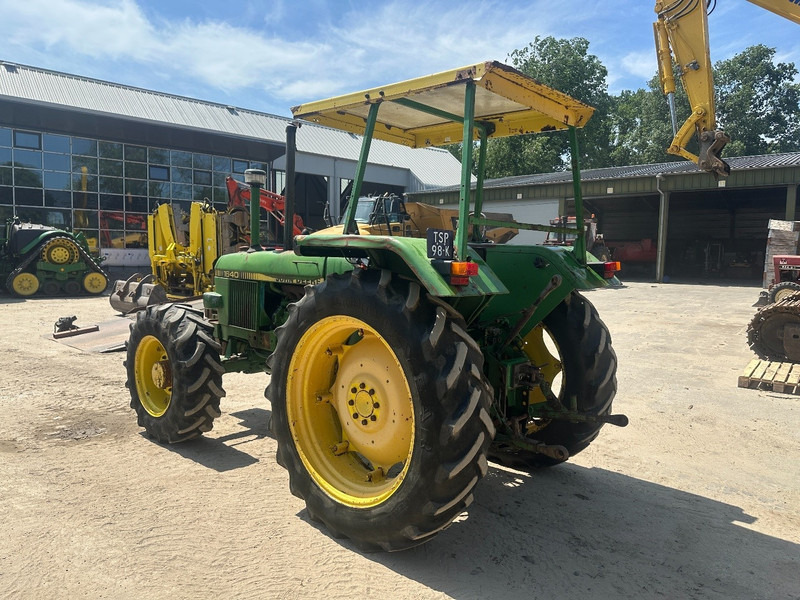 John Deere 1640 4x4 - Traktor s visokim klirensom: slika John Deere 1640 4x4 - Traktor s visokim klirensom John Deere 1640 4x4 - Traktor s visokim klirensom: slika John Deere 1640 4x4 - Traktor s visokim klirensom