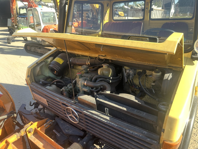 Vozilo za čišćenje snijega Mercedes-Benz Unimog U 1000 32.883km // ORIGINAL MILEAGE: slika Vozilo za čišćenje snijega Mercedes-Benz Unimog U 1000 32.883km // ORIGINAL MILEAGE