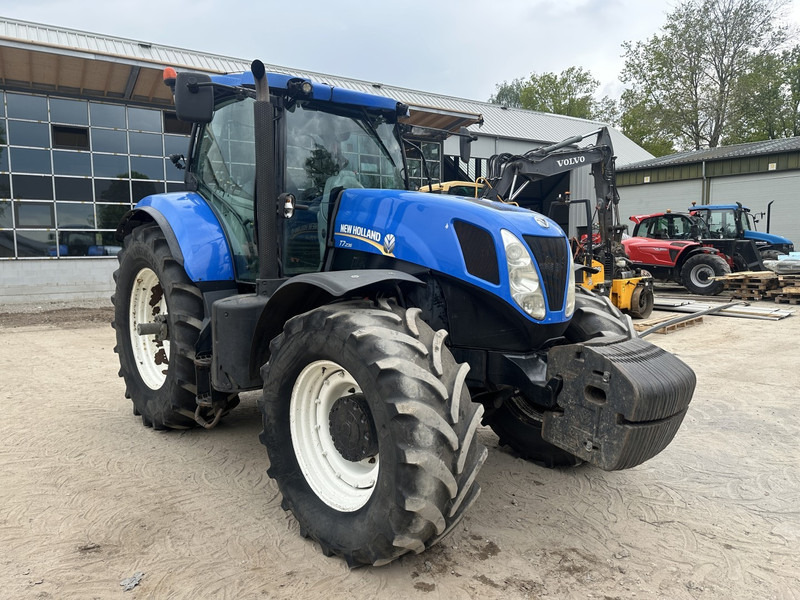 New Holland T7.235 - Traktor: slika New Holland T7.235 - Traktor New Holland T7.235 - Traktor: slika New Holland T7.235 - Traktor