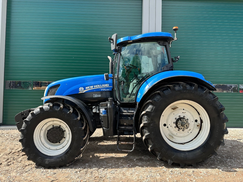New Holland T7.235 Power Command - Traktor: slika New Holland T7.235 Power Command - Traktor New Holland T7.235 Power Command - Traktor: slika New Holland T7.235 Power Command - Traktor