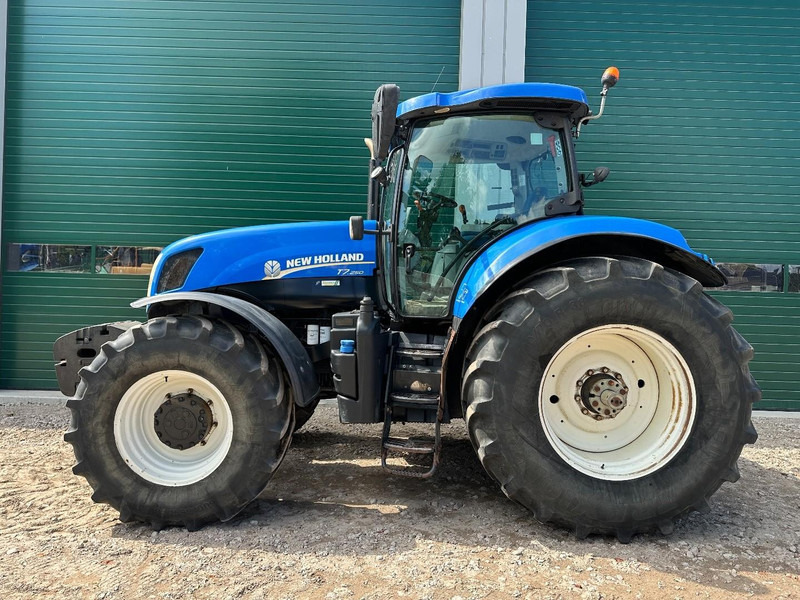 New Holland T7.250 Power Command - Traktor: slika New Holland T7.250 Power Command - Traktor New Holland T7.250 Power Command - Traktor: slika New Holland T7.250 Power Command - Traktor