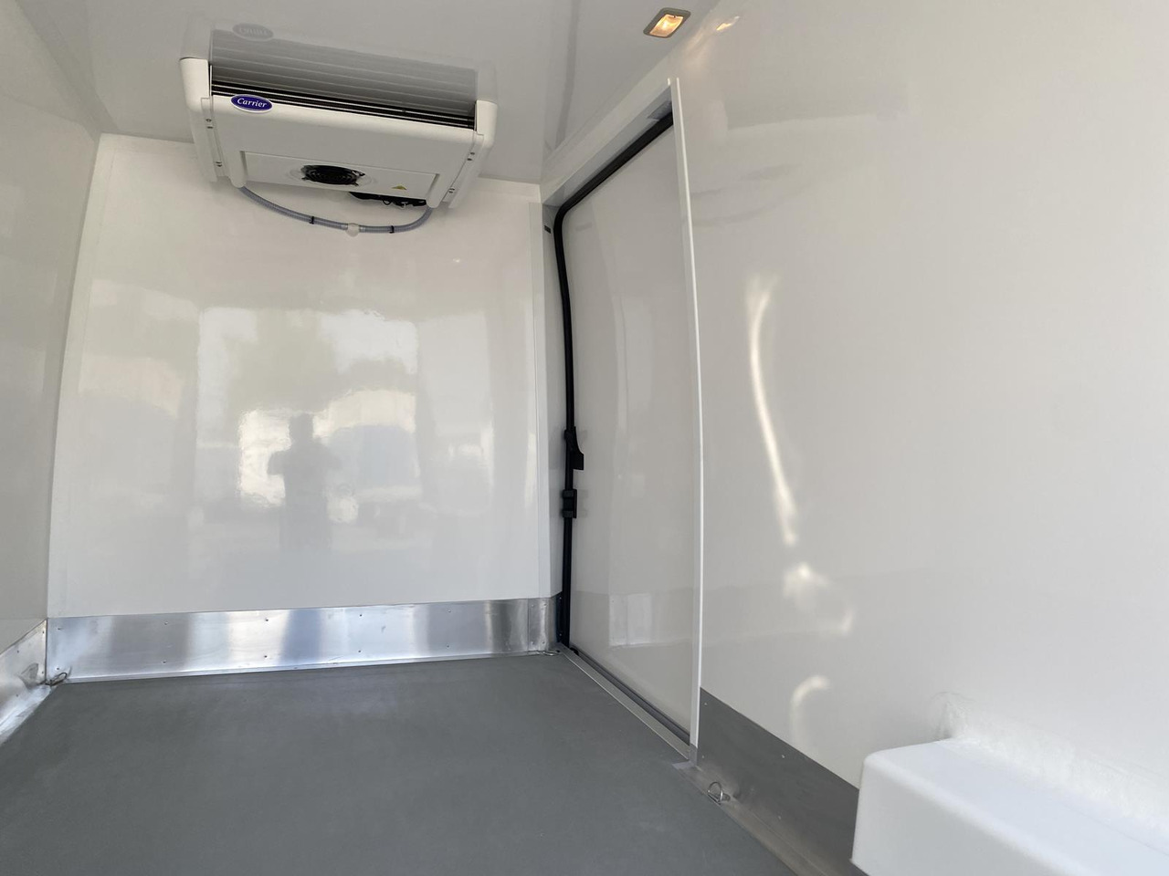 PEUGEOT BOXER L3H2 180PS CONFORT 335 / FRISCHDIENST BIS 0 + XARIOS 300 12-230V - Dostavno vozilo hladnjača: slika PEUGEOT BOXER L3H2 180PS CONFORT 335 / FRISCHDIENST BIS 0 + XARIOS 300 12-230V - Dostavno vozilo hladnjača PEUGEOT BOXER L3H2 180PS CONFORT 335 / FRISCHDIENST BIS 0 + XARIOS 300 12-230V - Dostavno vozilo hladnjača: slika PEUGEOT BOXER L3H2 180PS CONFORT 335 / FRISCHDIENST BIS 0 + XARIOS 300 12-230V - Dostavno vozilo hladnjača