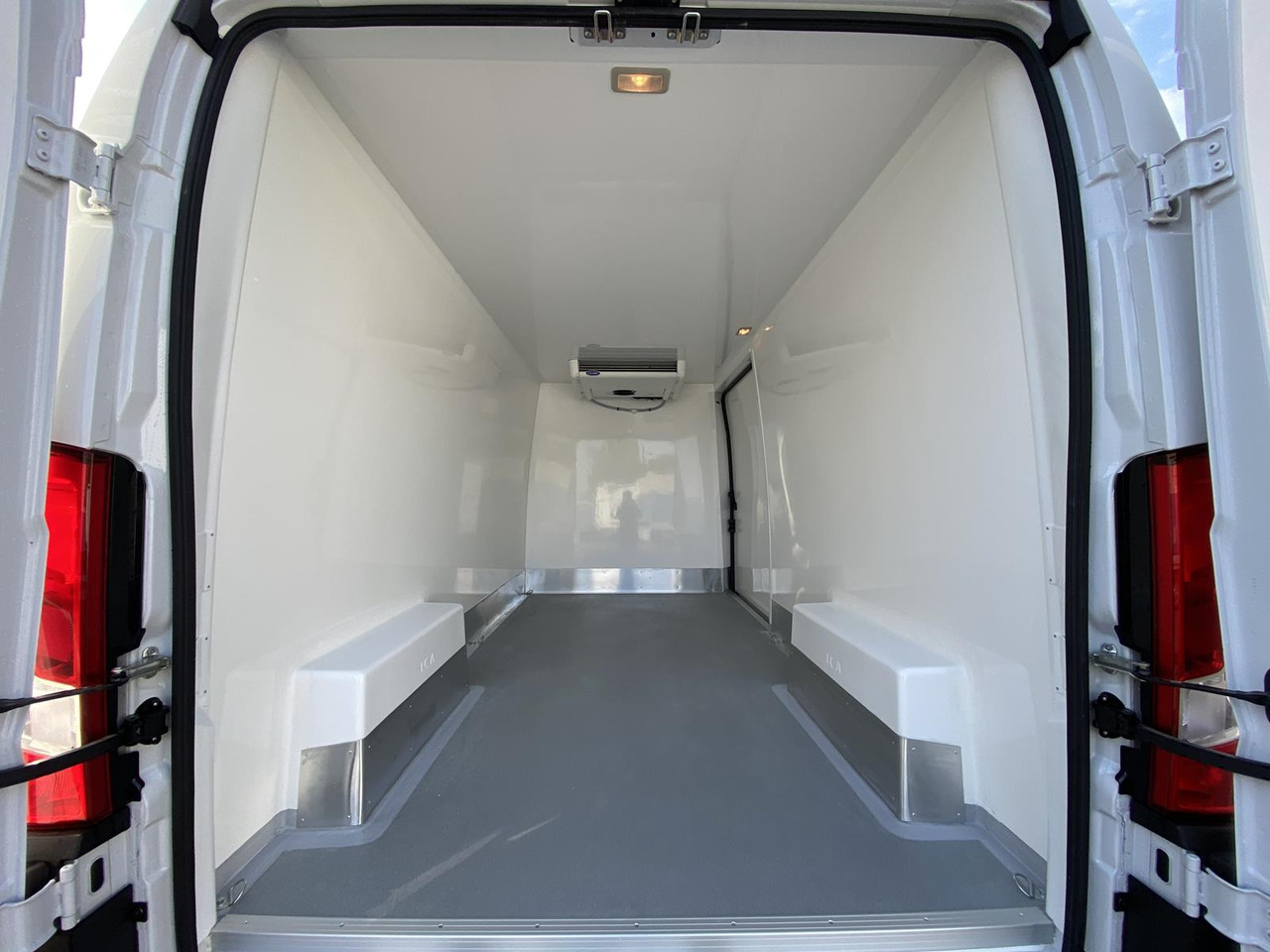 PEUGEOT BOXER L3H2 180PS CONFORT 335 / FRISCHDIENST BIS 0 + XARIOS 300 12-230V - Dostavno vozilo hladnjača: slika PEUGEOT BOXER L3H2 180PS CONFORT 335 / FRISCHDIENST BIS 0 + XARIOS 300 12-230V - Dostavno vozilo hladnjača PEUGEOT BOXER L3H2 180PS CONFORT 335 / FRISCHDIENST BIS 0 + XARIOS 300 12-230V - Dostavno vozilo hladnjača: slika PEUGEOT BOXER L3H2 180PS CONFORT 335 / FRISCHDIENST BIS 0 + XARIOS 300 12-230V - Dostavno vozilo hladnjača