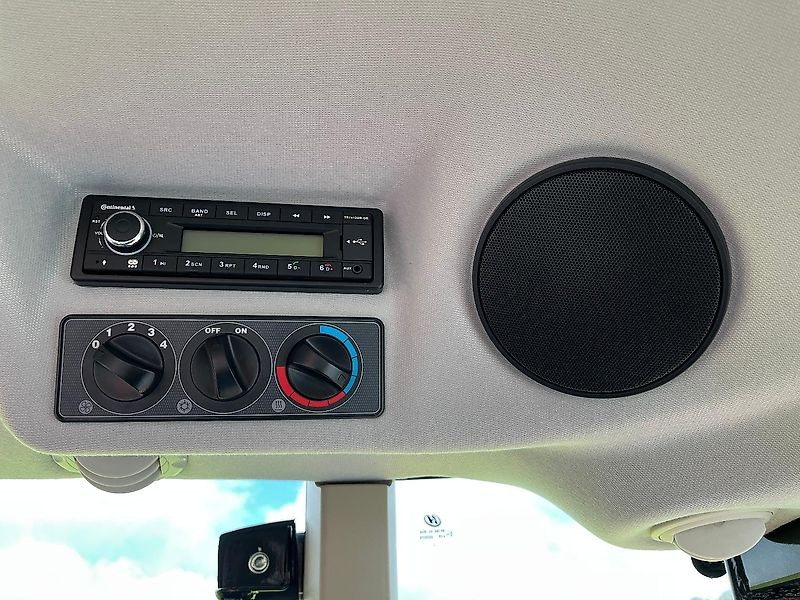 Novi Traktor Massey Ferguson MF 4708 M: slika Novi Traktor Massey Ferguson MF 4708 M Novi Traktor Massey Ferguson MF 4708 M: slika Novi Traktor Massey Ferguson MF 4708 M