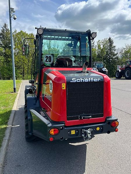 Schäffer 5680 T-3 - Teleskopski utovarivač na kotačima: slika Schäffer 5680 T-3 - Teleskopski utovarivač na kotačima Schäffer 5680 T-3 - Teleskopski utovarivač na kotačima: slika Schäffer 5680 T-3 - Teleskopski utovarivač na kotačima