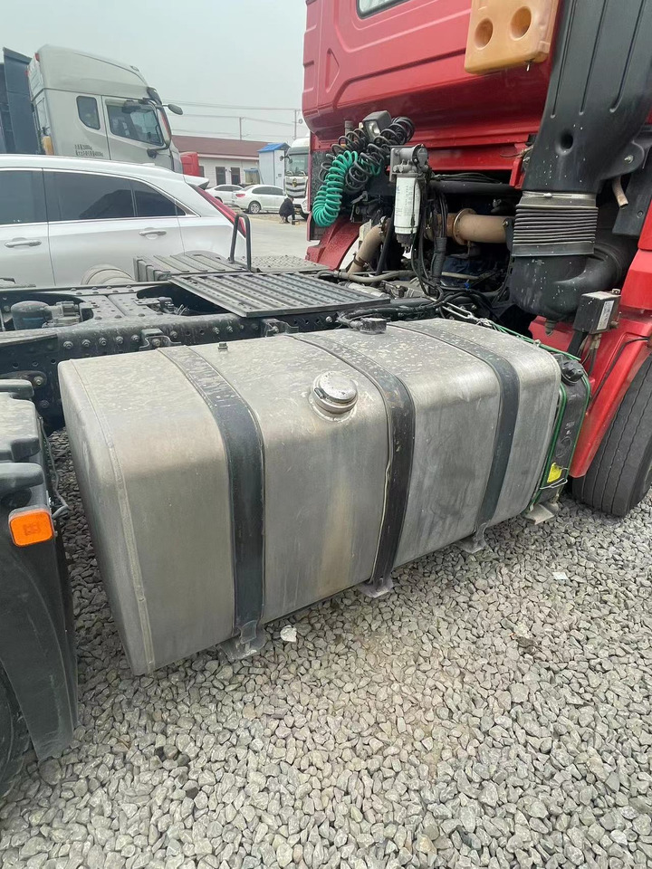 Tegljač Shacman Right Hand X3000 X5000 (6*4) Semi Truck head Truck Head Tipper Head: slika Tegljač Shacman Right Hand X3000 X5000 (6*4) Semi Truck head Truck Head Tipper Head