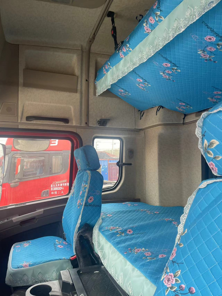 Tegljač Shacman Right Hand X3000 X5000 (6*4) Semi Truck head Truck Head Tipper Head: slika Tegljač Shacman Right Hand X3000 X5000 (6*4) Semi Truck head Truck Head Tipper Head