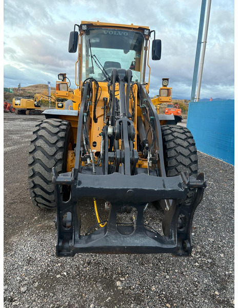 Volvo L70E - Utovarivač na kotačima: slika Volvo L70E - Utovarivač na kotačima Volvo L70E - Utovarivač na kotačima: slika Volvo L70E - Utovarivač na kotačima