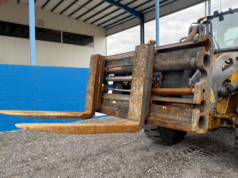 Volvo L70H - Utovarivač na kotačima: slika Volvo L70H - Utovarivač na kotačima Volvo L70H - Utovarivač na kotačima: slika Volvo L70H - Utovarivač na kotačima