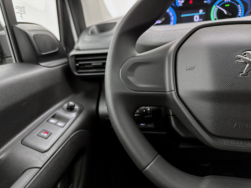 Mali kombi, Električno dostavno vozilo Peugeot e-Partner 136 L1 50 kWh Achteruitrijcamera Cruise Control Volledig elektrisch: slika Mali kombi, Električno dostavno vozilo Peugeot e-Partner 136 L1 50 kWh Achteruitrijcamera Cruise Control Volledig elektrisch