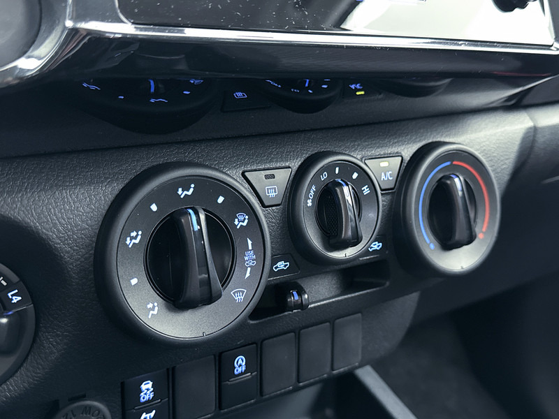 Zakup Toyota Hilux 2.4 D-4D Comfort 4x4 Xtra Cab NIEUW 3500KG Trekgewicht Cruise Control Airco Toyota Hilux 2.4 D-4D Comfort 4x4 Xtra Cab NIEUW 3500KG Trekgewicht Cruise Control Airco: slika Zakup Toyota Hilux 2.4 D-4D Comfort 4x4 Xtra Cab NIEUW 3500KG Trekgewicht Cruise Control Airco Toyota Hilux 2.4 D-4D Comfort 4x4 Xtra Cab NIEUW 3500KG Trekgewicht Cruise Control Airco