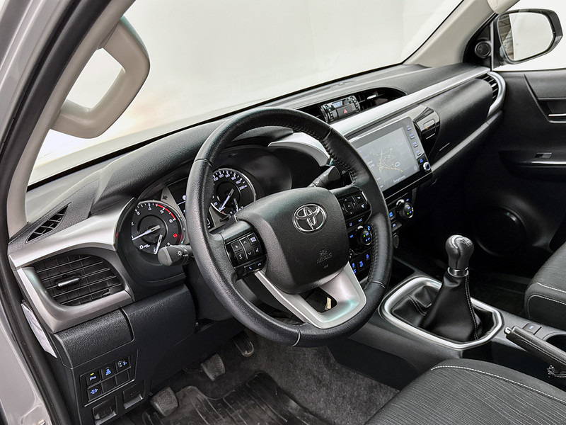 Toyota Hilux 2.4 D-4D Xtra Cab Professional Toneau cover 4x4 3.5t trekhaak Navigatie Stoelverwarming - Pick-up: slika Toyota Hilux 2.4 D-4D Xtra Cab Professional Toneau cover 4x4 3.5t trekhaak Navigatie Stoelverwarming - Pick-up Toyota Hilux 2.4 D-4D Xtra Cab Professional Toneau cover 4x4 3.5t trekhaak Navigatie Stoelverwarming - Pick-up: slika Toyota Hilux 2.4 D-4D Xtra Cab Professional Toneau cover 4x4 3.5t trekhaak Navigatie Stoelverwarming - Pick-up