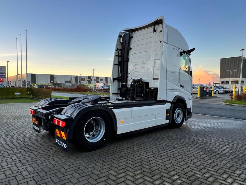Volvo FH 460 4x2 trekker Aero / Globetrotter XL / Standclima - Tegljač: slika Volvo FH 460 4x2 trekker Aero / Globetrotter XL / Standclima - Tegljač Volvo FH 460 4x2 trekker Aero / Globetrotter XL / Standclima - Tegljač: slika Volvo FH 460 4x2 trekker Aero / Globetrotter XL / Standclima - Tegljač