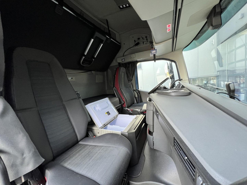 Tegljač Volvo FH 500 6x2 vla trekker Pusher / lift / 887500km: slika Tegljač Volvo FH 500 6x2 vla trekker Pusher / lift / 887500km Tegljač Volvo FH 500 6x2 vla trekker Pusher / lift / 887500km: slika Tegljač Volvo FH 500 6x2 vla trekker Pusher / lift / 887500km