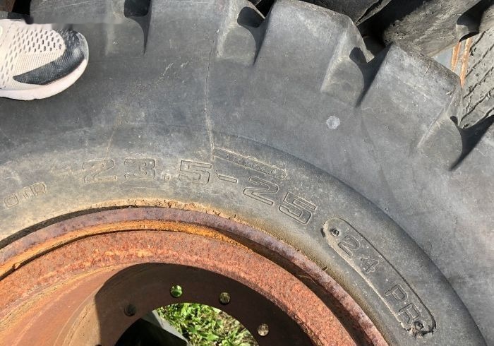 Anvelope Cu 24PR 4 BUC VOLA Incarcator VOLVO KOMATSU JCB - Kompletan kotač: slika Anvelope Cu 24PR 4 BUC VOLA Incarcator VOLVO KOMATSU JCB - Kompletan kotač Anvelope Cu 24PR 4 BUC VOLA Incarcator VOLVO KOMATSU JCB - Kompletan kotač: slika Anvelope Cu 24PR 4 BUC VOLA Incarcator VOLVO KOMATSU JCB - Kompletan kotač