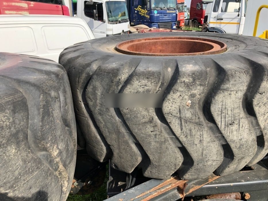 Anvelope Cu 24PR 4 BUC VOLA Incarcator VOLVO KOMATSU JCB - Kompletan kotač: slika Anvelope Cu 24PR 4 BUC VOLA Incarcator VOLVO KOMATSU JCB - Kompletan kotač Anvelope Cu 24PR 4 BUC VOLA Incarcator VOLVO KOMATSU JCB - Kompletan kotač: slika Anvelope Cu 24PR 4 BUC VOLA Incarcator VOLVO KOMATSU JCB - Kompletan kotač