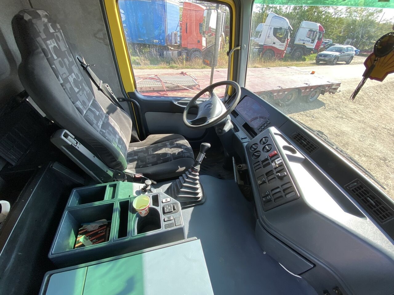 Mercedes-Benz Actros - Kamion-šasija: slika Mercedes-Benz Actros - Kamion-šasija Mercedes-Benz Actros - Kamion-šasija: slika Mercedes-Benz Actros - Kamion-šasija