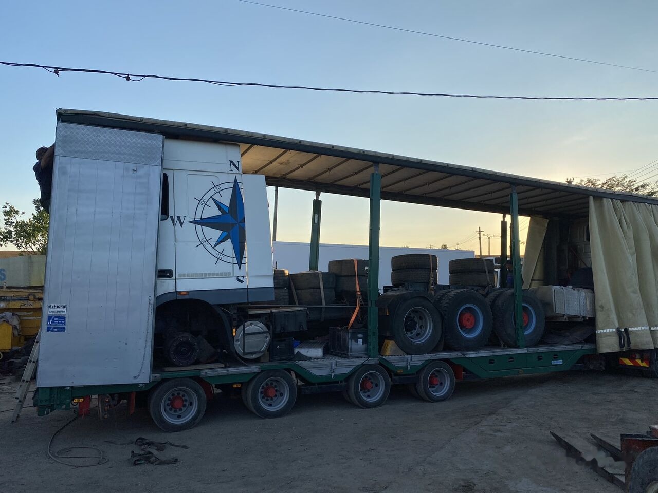 Poluprikolica s niskim utovarivačem Meusburger Typ: MPG-4 - trailer combine / tractoare / vole - axe viratoare: slika Poluprikolica s niskim utovarivačem Meusburger Typ: MPG-4 - trailer combine / tractoare / vole - axe viratoare