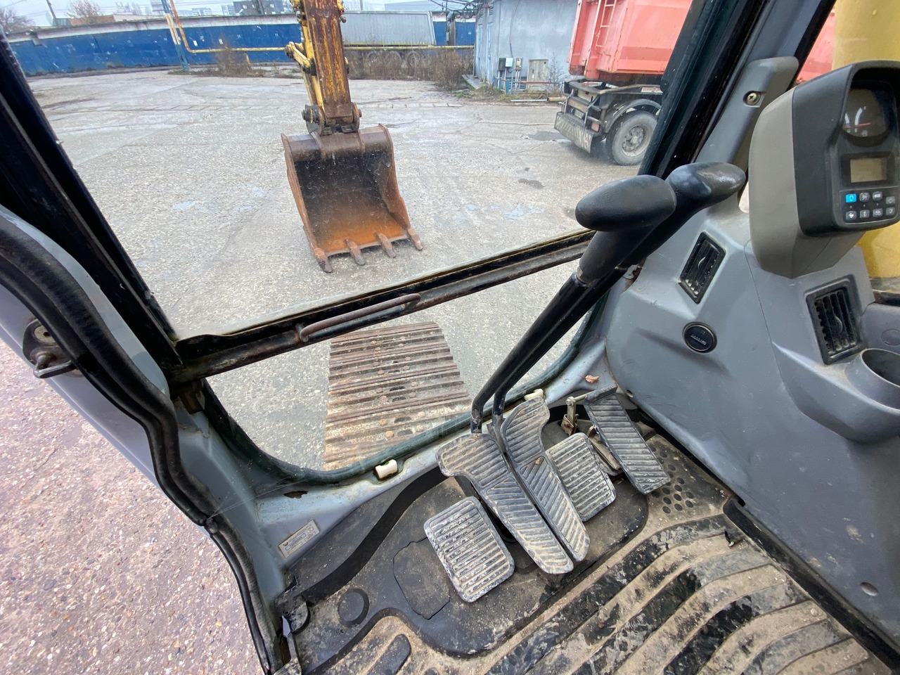 New Holland Kobelco E 215 22 T Klima - Bager gusjeničar: slika New Holland Kobelco E 215 22 T Klima - Bager gusjeničar New Holland Kobelco E 215 22 T Klima - Bager gusjeničar: slika New Holland Kobelco E 215 22 T Klima - Bager gusjeničar