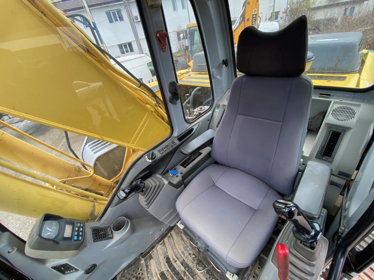 New Holland Kobelco E 215 22 T Klima - Bager gusjeničar: slika New Holland Kobelco E 215 22 T Klima - Bager gusjeničar New Holland Kobelco E 215 22 T Klima - Bager gusjeničar: slika New Holland Kobelco E 215 22 T Klima - Bager gusjeničar