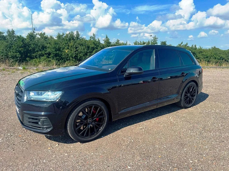 Audi SQ7 Black Edition. panoramo sun roof. . oil heater. head up display. 21" alu weels. night vision. B&O sound system. - SUV: slika Audi SQ7 Black Edition. panoramo sun roof. . oil heater. head up display. 21" alu weels. night vision. B&O sound system. - SUV Audi SQ7 Black Edition. panoramo sun roof. . oil heater. head up display. 21" alu weels. night vision. B&O sound system. - SUV: slika Audi SQ7 Black Edition. panoramo sun roof. . oil heater. head up display. 21" alu weels. night vision. B&O sound system. - SUV