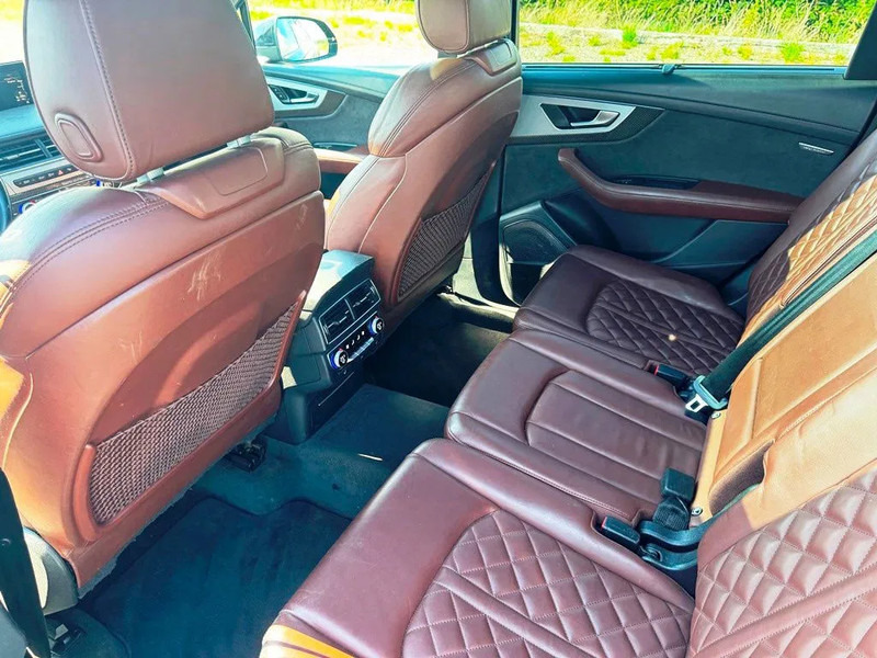 SUV Audi SQ7 Black Edition. panoramo sun roof. . oil heater. head up display. 21" alu weels. night vision. B&O sound system.: slika SUV Audi SQ7 Black Edition. panoramo sun roof. . oil heater. head up display. 21" alu weels. night vision. B&O sound system.