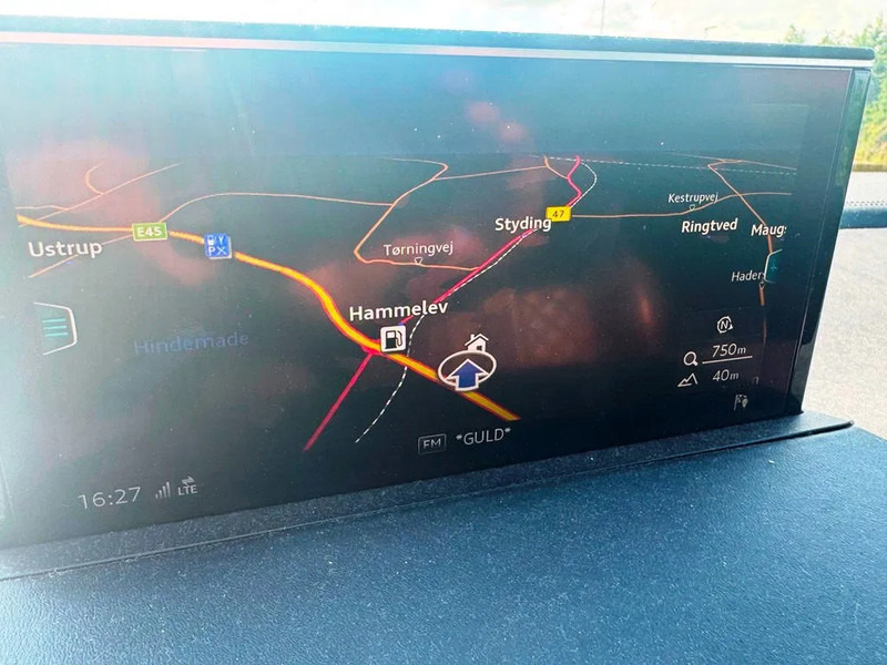 SUV Audi SQ7 Black Edition. panoramo sun roof. . oil heater. head up display. 21" alu weels. night vision. B&O sound system.: slika SUV Audi SQ7 Black Edition. panoramo sun roof. . oil heater. head up display. 21" alu weels. night vision. B&O sound system.