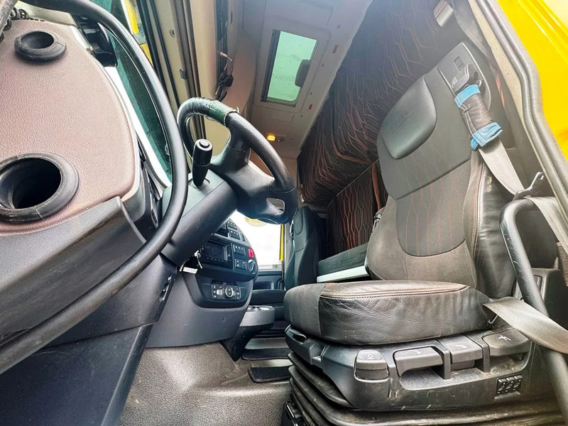 Tegljač DAF XF 530 Twensteer 6x2/4. Hydr. system.: slika Tegljač DAF XF 530 Twensteer 6x2/4. Hydr. system.