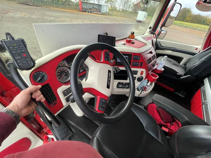 Tegljač DAF XF 530 Twensteer Special interior. Full Air suspension Hydr. system: slika Tegljač DAF XF 530 Twensteer Special interior. Full Air suspension Hydr. system
