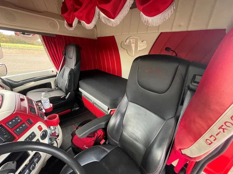 Tegljač DAF XF 530 Twensteer Special interior. Full Air suspension Hydr. system: slika Tegljač DAF XF 530 Twensteer Special interior. Full Air suspension Hydr. system