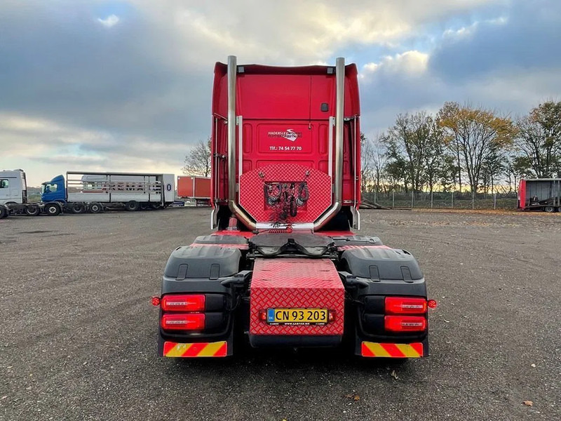 DAF XF 530 Twensteer Special interior. Full Air suspension Hydr. system - Tegljač: slika DAF XF 530 Twensteer Special interior. Full Air suspension Hydr. system - Tegljač DAF XF 530 Twensteer Special interior. Full Air suspension Hydr. system - Tegljač: slika DAF XF 530 Twensteer Special interior. Full Air suspension Hydr. system - Tegljač