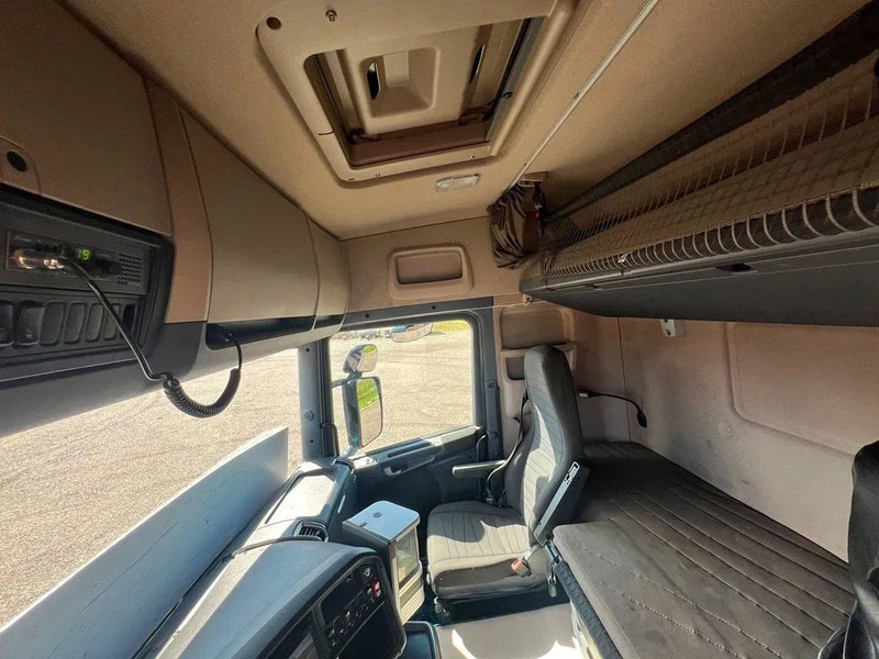 Tegljač Scania R560 V8 Air / Air Suspension. only 623000km . Euro 5. Hydr. system.: slika Tegljač Scania R560 V8 Air / Air Suspension. only 623000km . Euro 5. Hydr. system.