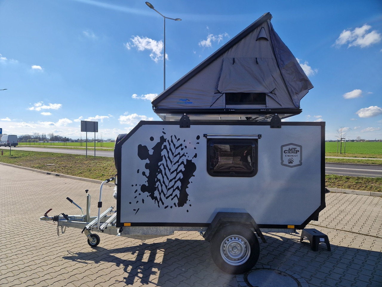 NOWA Przyczepa Wyprawowa Turystyczna Off-ROAD Everest MT-CAMP 2025 - Kamp prikolica: slika NOWA Przyczepa Wyprawowa Turystyczna Off-ROAD Everest MT-CAMP 2025 - Kamp prikolica NOWA Przyczepa Wyprawowa Turystyczna Off-ROAD Everest MT-CAMP 2025 - Kamp prikolica: slika NOWA Przyczepa Wyprawowa Turystyczna Off-ROAD Everest MT-CAMP 2025 - Kamp prikolica